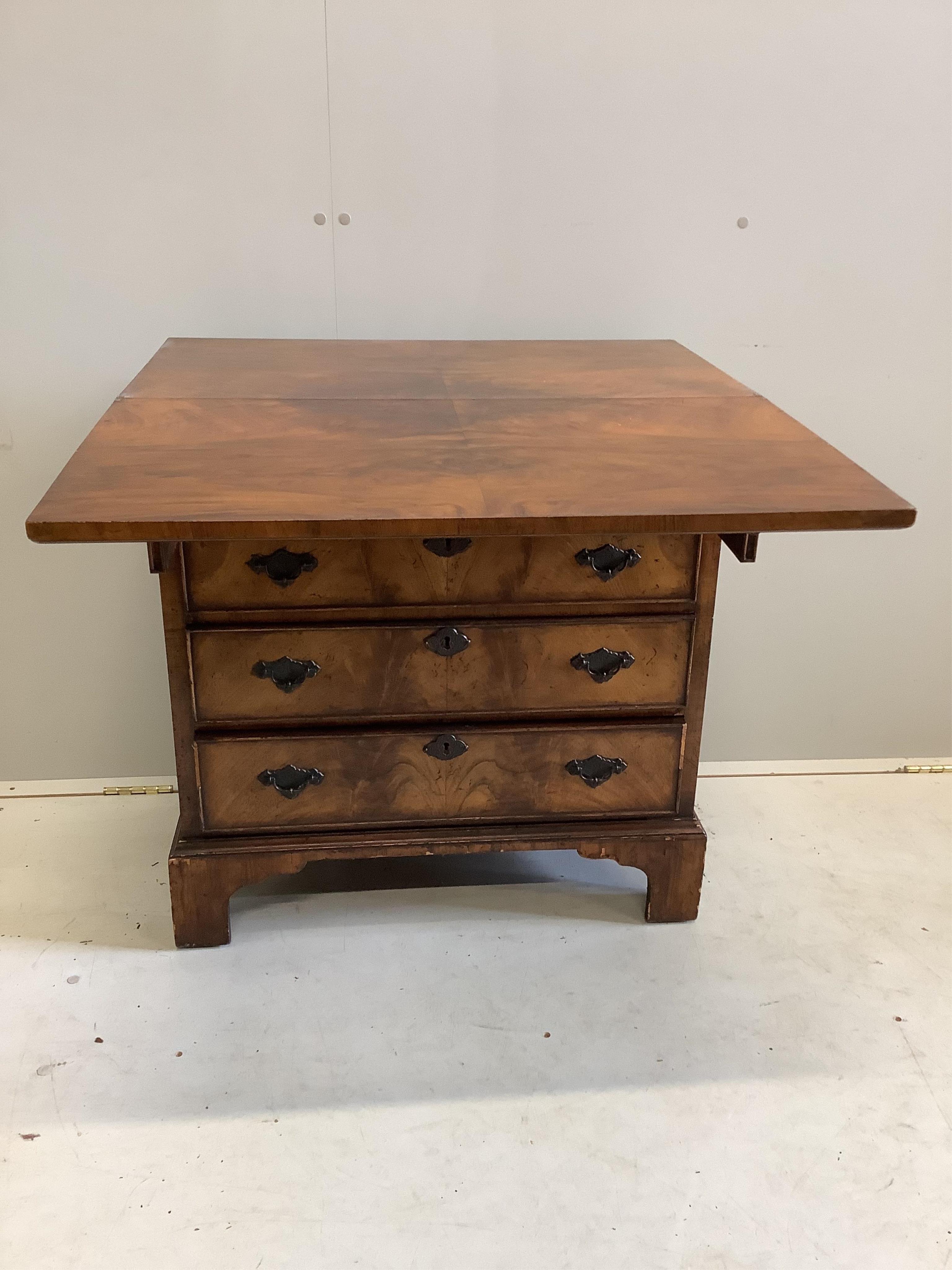 A good quality reproduction feather-banded walnut batchelor’s chest of four drawers, raised on bracket supports, width 71cm, depth 39cm, height 76cm